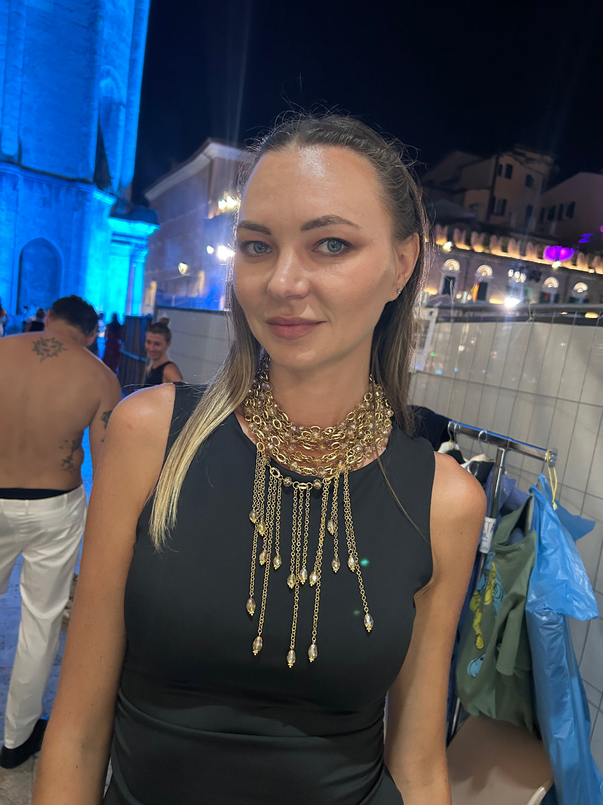 Collana Rugiada con cristalli champagne e catene dorate – Chicèchic